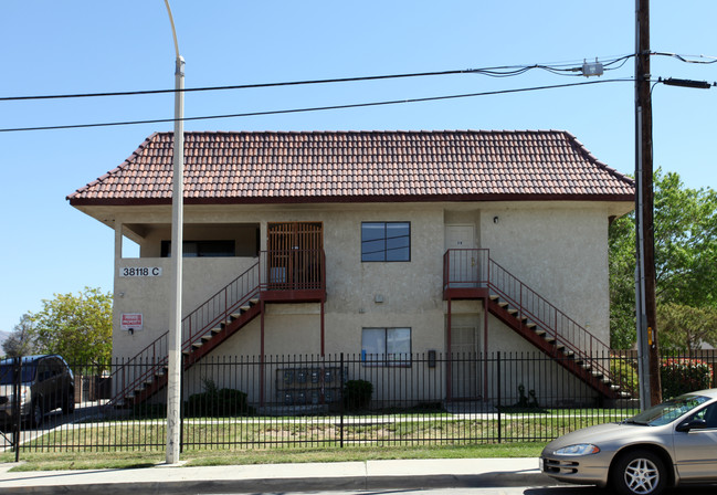 38118 11th St E in Palmdale, CA - Building Photo - Building Photo