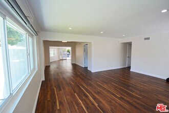 23701 Bessemer St in Los Angeles, CA - Building Photo - Building Photo