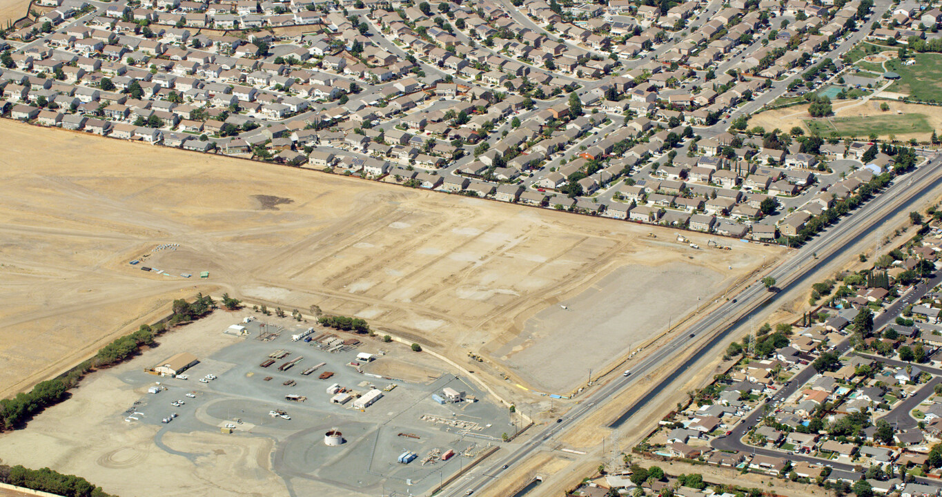 1000 Buchanan Rd in Antioch, CA - Building Photo