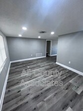 7821 Flintlock Dr in Port Richey, FL - Building Photo - Building Photo