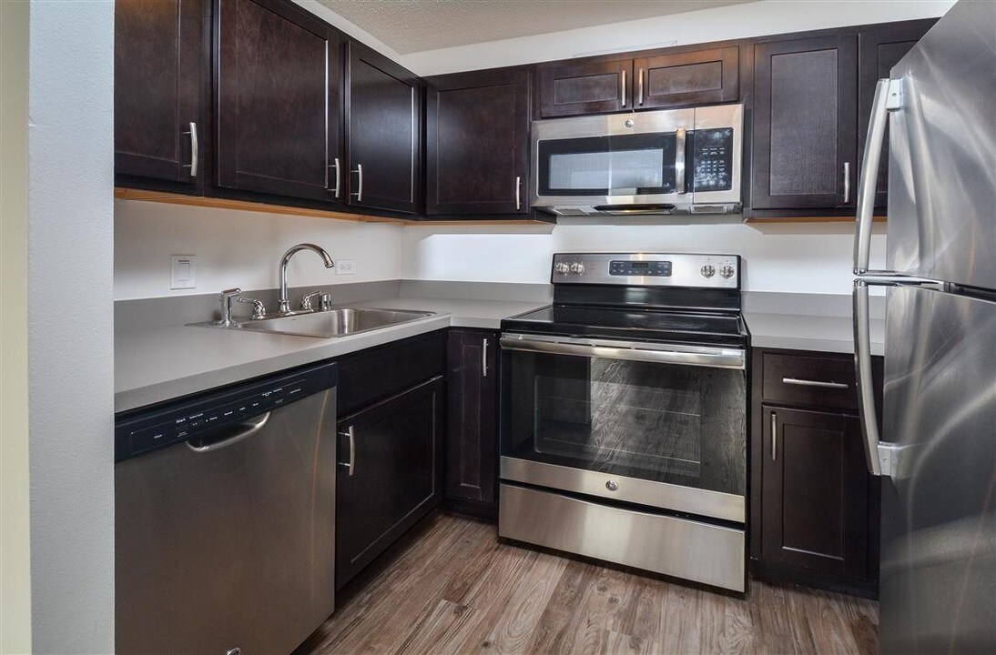 500 W Madison St in Chicago, IL - Building Photo