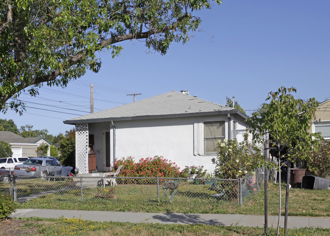 1830 Vera Ave in Redwood City, CA - Building Photo - Building Photo