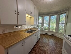 11 Gilchrest St in Thomaston, ME - Building Photo - Building Photo