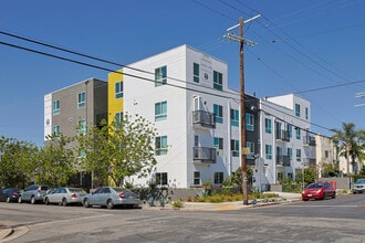 4000 Mont Clair Street in Los Angeles, CA - Foto de edificio - Building Photo
