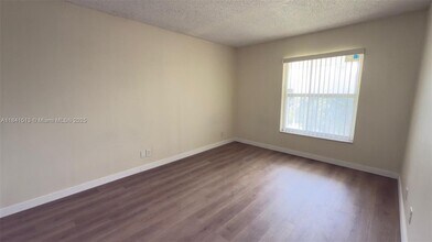 605 S Pine Island Rd in Plantation, FL - Building Photo - Building Photo