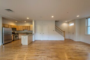 160 2nd St, Unit L-01 in Cambridge, MA - Building Photo