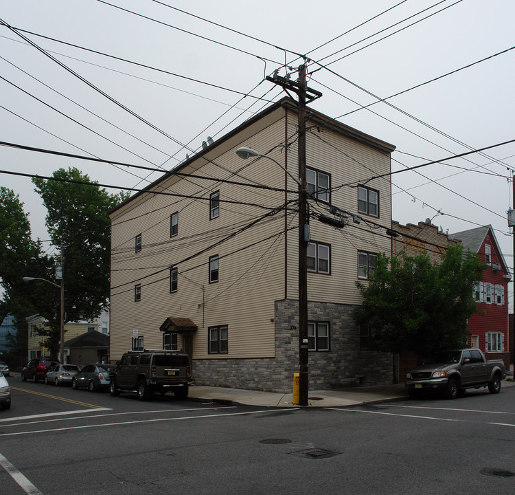 106 Magazine St in Newark, NJ - Building Photo