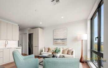 1515 Commonwealth Ave, Unit 304 in Boston, MA - Building Photo - Building Photo
