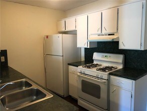 555 N Betty Jo Dr in Fayetteville, AR - Building Photo - Building Photo