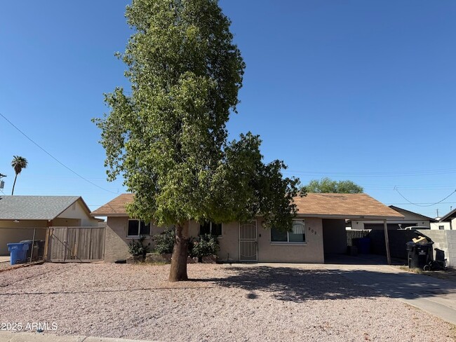 property at 2024 E Saint Catherine Ave
