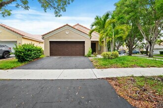 4498 Dogwood Cir in Weston, FL - Building Photo - Building Photo