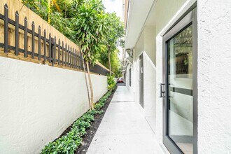 6960 Rue Vendome in Miami Beach, FL - Foto de edificio - Building Photo