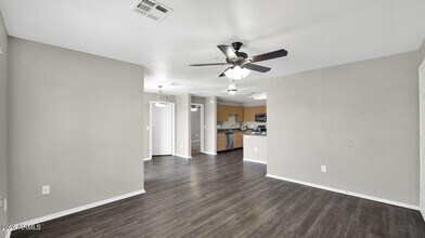 5611 S 32nd St, Unit 2 in Phoenix, AZ - Building Photo - Building Photo