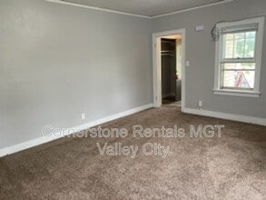 208 5th Ave SW in Valley City, ND - Building Photo - Building Photo