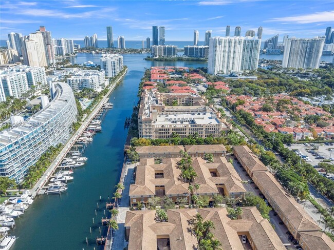 2945 NE 185th St in Aventura, FL - Building Photo - Building Photo