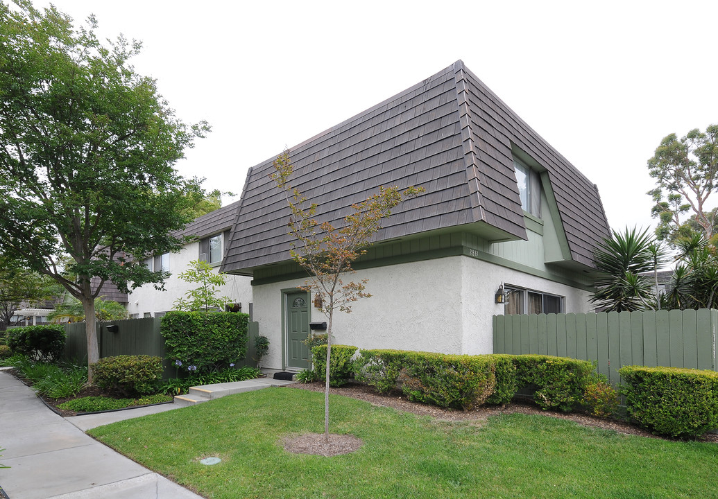 Tobolski Apartments in Anaheim, CA - Foto de edificio