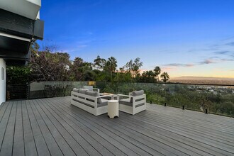 3541 Multiview Dr in Los Angeles, CA - Foto de edificio - Building Photo