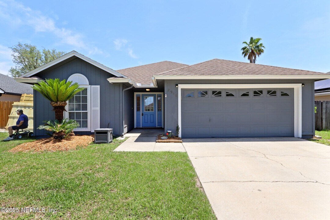 2990 Tunica Trail in Middleburg, FL - Building Photo