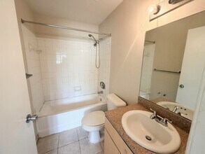 960 Lake Victoria Dr in West Palm Beach, FL - Building Photo - Building Photo