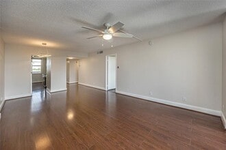 250 Jacaranda Dr, Unit 607 in Plantation, FL - Building Photo - Building Photo