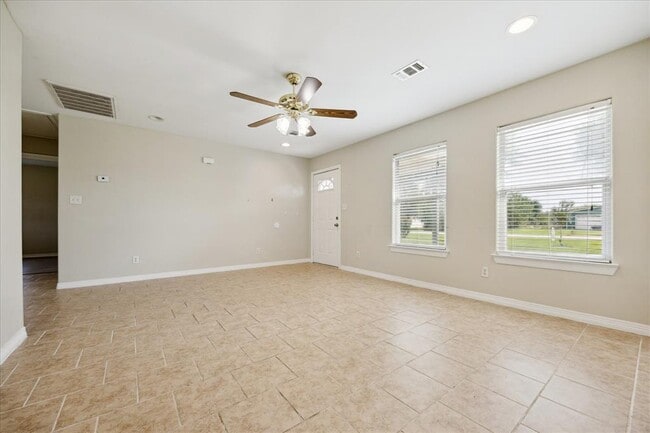 1984 Lauren Ln in Sealy, TX - Building Photo - Building Photo