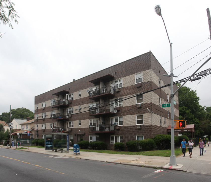 86-47 Highland Ave in Jamaica, NY - Foto de edificio