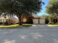 6367 Estates Ln in Fort Worth, TX - Foto de edificio - Building Photo