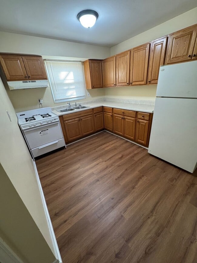 property at 3233 Blackstone Ave