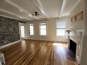 2218 Mystic Valley Pky, Unit 2 in Medford, MA - Foto de edificio - Building Photo