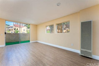 3957 Nobel Dr in San Diego, CA - Building Photo - Building Photo