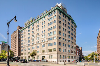 One Prospect Park West in Brooklyn, NY - Foto de edificio - Building Photo