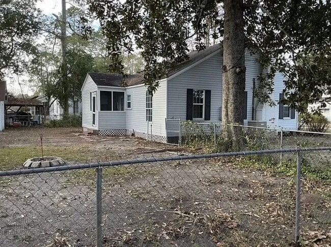 89 W Ivey St in Baxley, GA - Building Photo - Building Photo