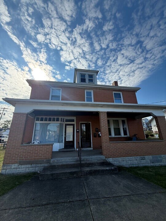438 Euclid Ave in Canonsburg, PA - Building Photo