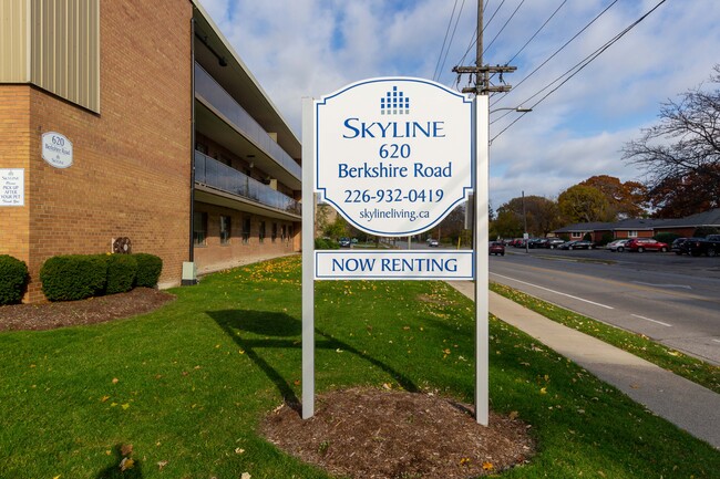 Bryn Mawr Apartments in Sarnia, ON - Building Photo - Building Photo