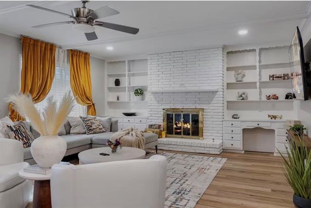 property at 9005 Villa Park Cir