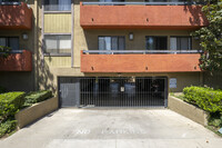 Variel Apartments in Canoga Park, CA - Building Photo - Building Photo