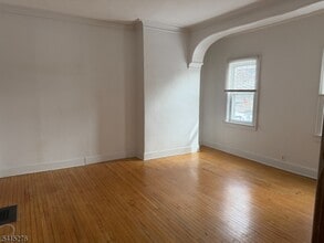 59 Walnut St in Montclair, NJ - Building Photo - Building Photo