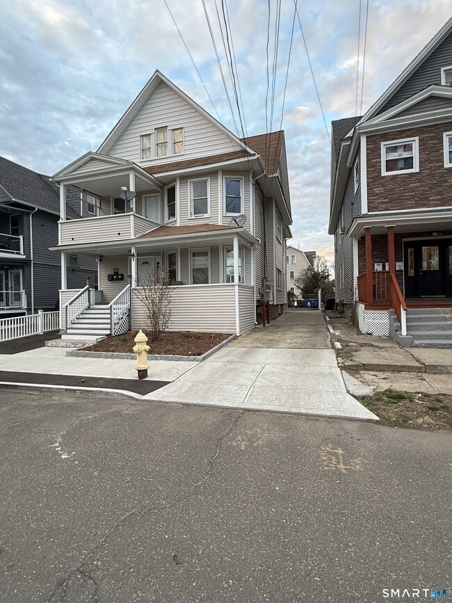 127 Eagle St in Bridgeport, CT - Building Photo - Building Photo