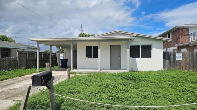 958 W 3rd St, Unit 3 in Riviera Beach, FL - Building Photo - Building Photo