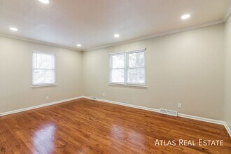 602 NE Darwin St in Lee's Summit, MO - Building Photo - Building Photo