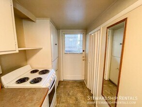 2266 Alder St-Unit -C in Eugene, OR - Building Photo - Building Photo