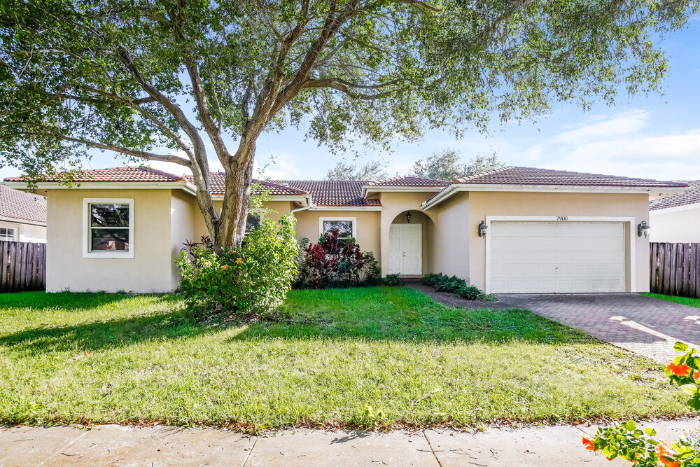 7900 SW 196th Terrace in Cutler Bay, FL - Building Photo