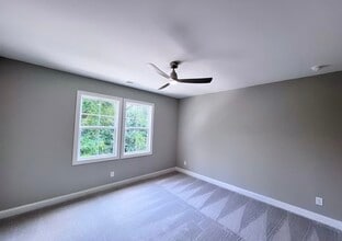 2422 Lakeshore Ln in Atlanta, GA - Building Photo - Building Photo