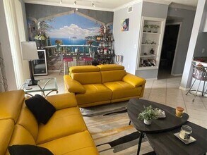 6530 Emerald Dunes Dr in Royal Palm Beach, FL - Building Photo - Building Photo