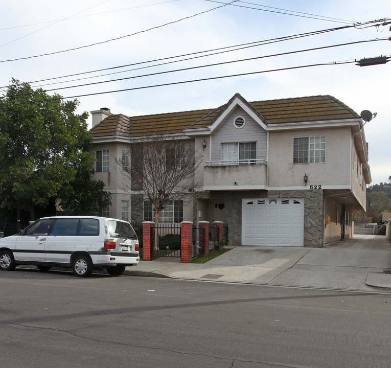 522 Chestnut Ave in Los Angeles, CA - Building Photo