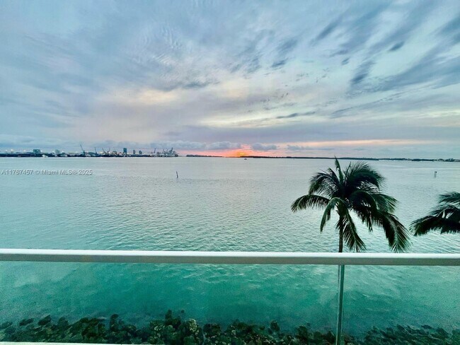 property at 800 Claughton Island Dr