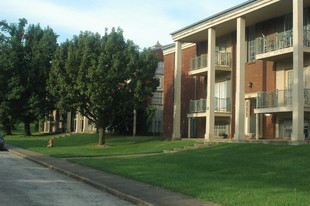 Colonial Arms - Storer Avenue Apartments