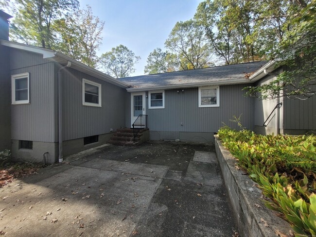 5 Laurel Dr in New Milford, CT - Building Photo - Building Photo