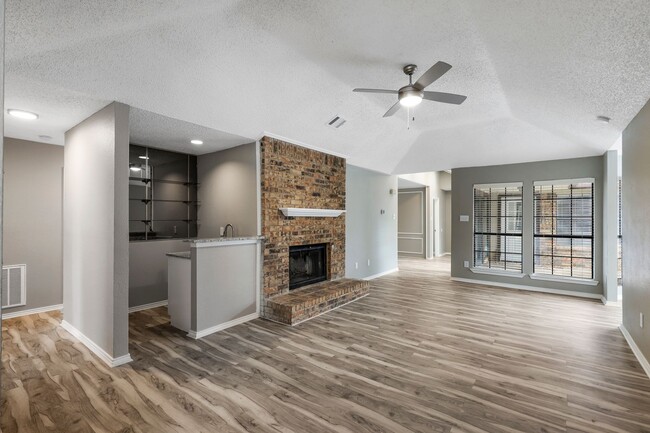 4051 St Christopher Ln-Unit -4053 in Dallas, TX - Building Photo - Building Photo