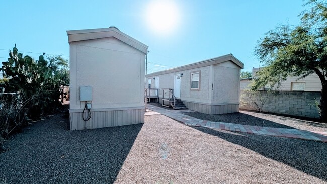 123 E Roger Rd in Tucson, AZ - Building Photo - Building Photo